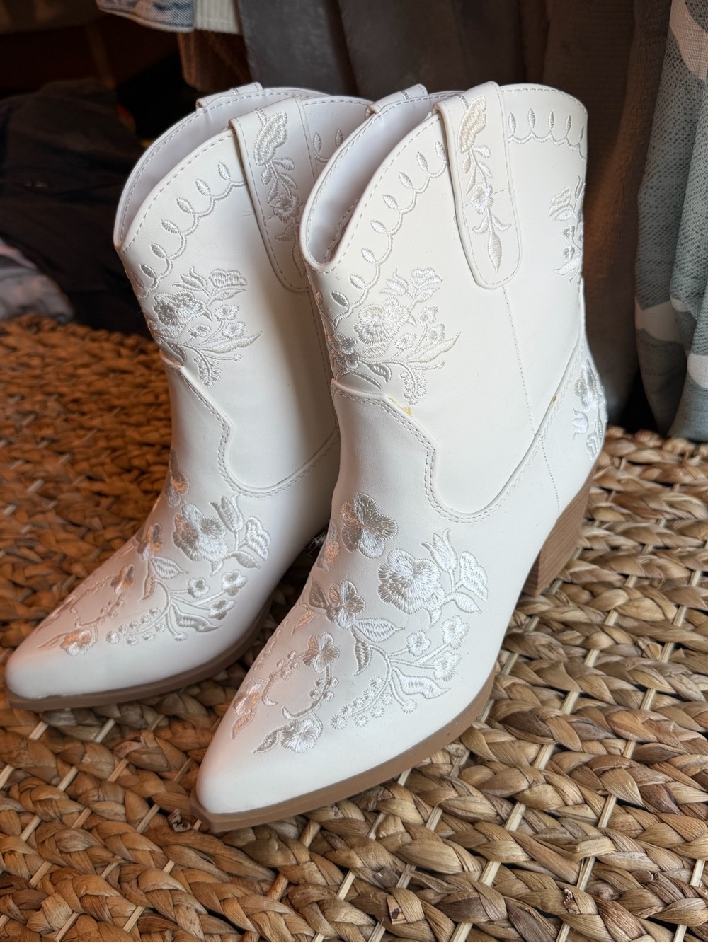 Soda Ivory Embroidered Western Boots - Picture 6 of 8